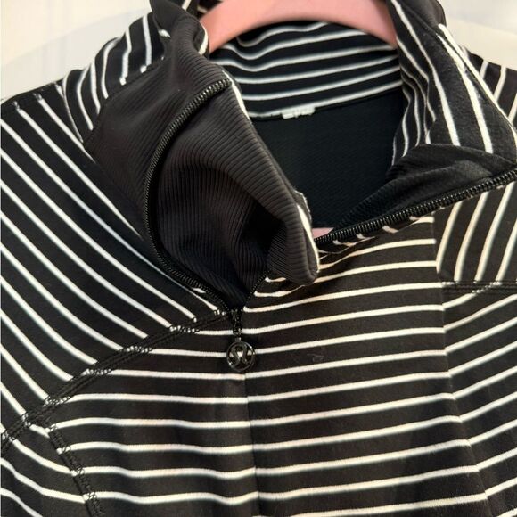 Lululemon Base Runner Parallel Stripe
Half Zip Sz 8 - Picture 10 of 12